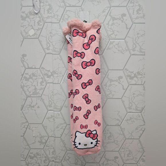Hello Kitty Pink Socks with Heart Pattern and Cartoon Design - Picture 3 of 6